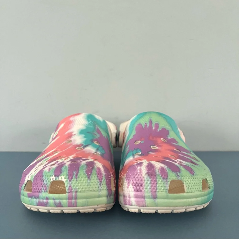 Crocs Classic Tie-Dye Graphic Slip On Kids Clogs‎